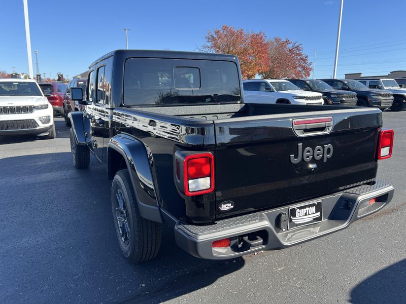 New 2026 Jeep Gladiator Sport S 4x4Image 9