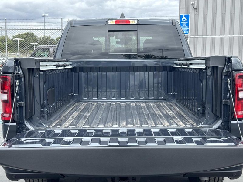 New 2026 RAM 1500 Big Horn Crew Cab 4x2 5'7' Box