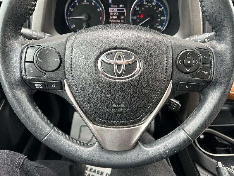 2018 Toyota RAV4 LimitedImage 3