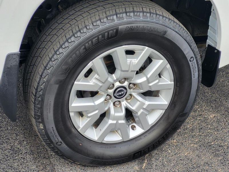2023 Nissan Frontier SVImage 8
