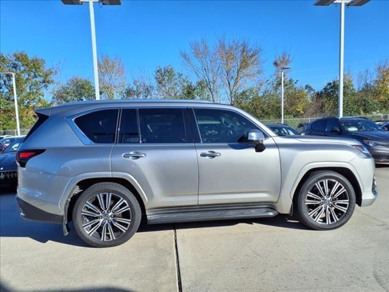 2024 Lexus LX 600 LuxuryImage 5