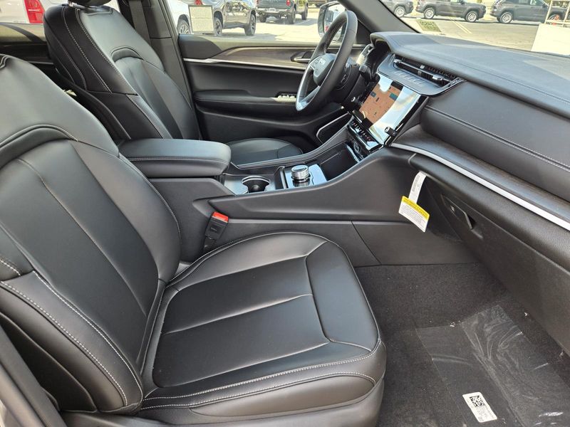 New 2026 Jeep Grand Cherokee Limited 4x2