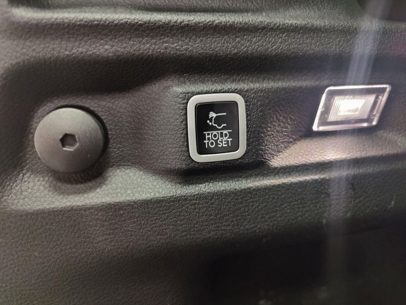 2024 Jeep Grand Cherokee L Laredo X 4x4 w/Sunroof/Lux TechImage 14