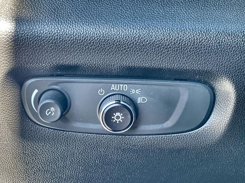 Used 2022 Chevrolet Traverse LSImage 18