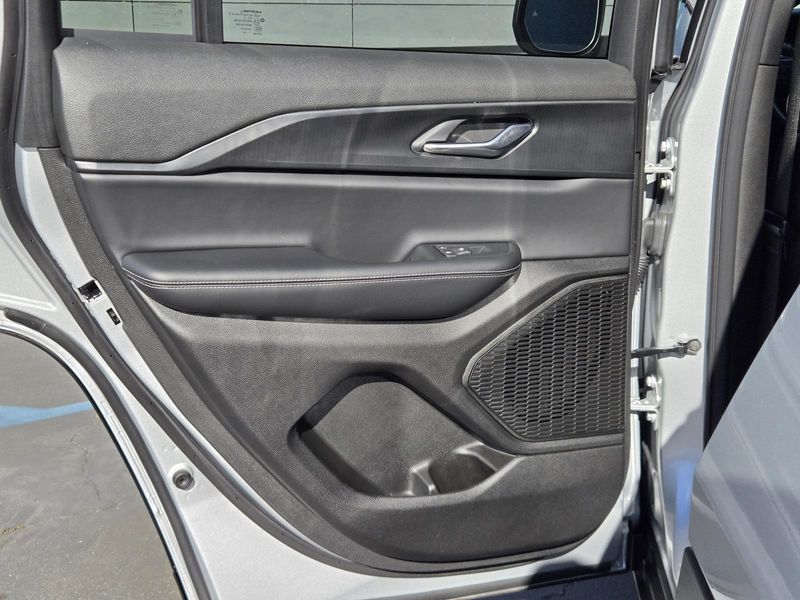 Used 2025 Jeep Grand Cherokee Laredo X 4x2