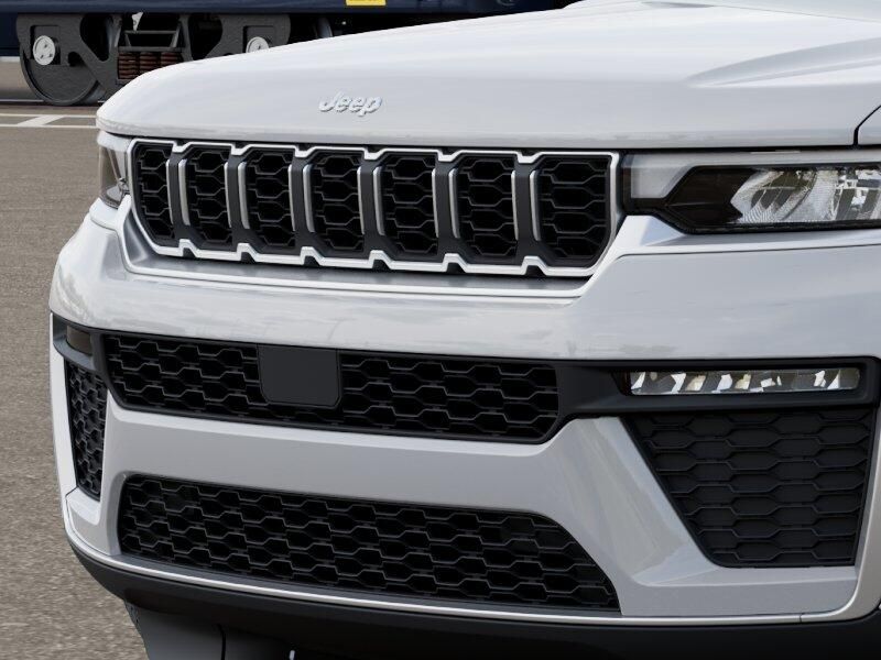 New 2026 Jeep Grand Cherokee L Limited 4x4Image 7