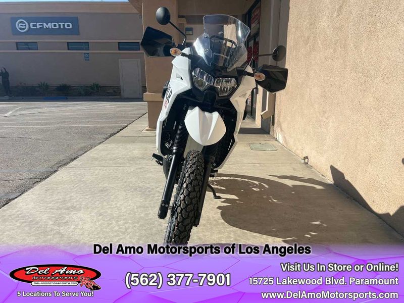 2024 Kawasaki KL650FRFNL-WT1  in a PEARL CRYSTAL WHITE/METALLIC CARBON GRAY exterior color. Del Amo Motorsports of Los Angeles (562) 262-9181 delamomotorsports.com 