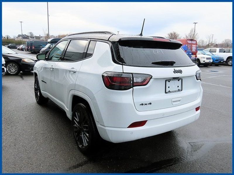 2024 Jeep Compass Limited in a Bright White Clear Coat exterior color and Blackinterior. Papas Jeep Ram In New Britain, CT 860-356-0523 papasjeepram.com 