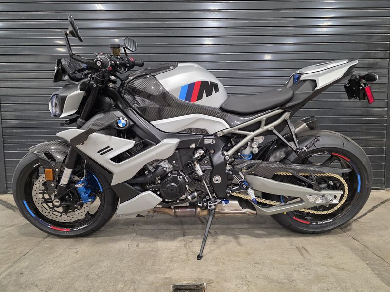 2025 BMW M 1000 R
