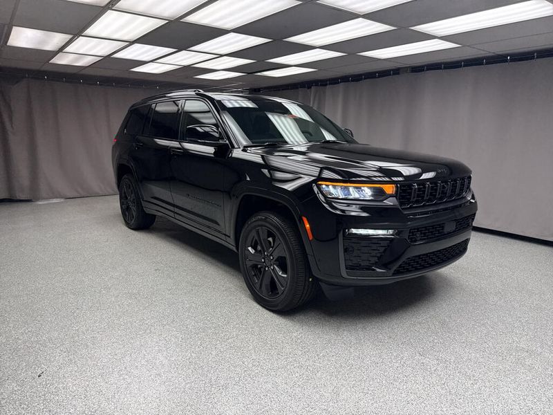 New 2027 Jeep Grand Cherokee L Limited Reserve 4x4Image 4