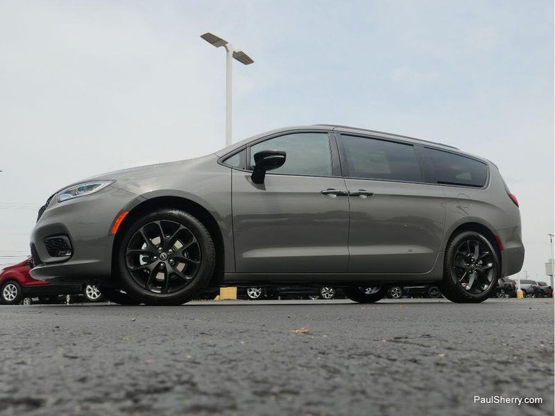 New 2025 Chrysler Pacifica LimitedImage 15