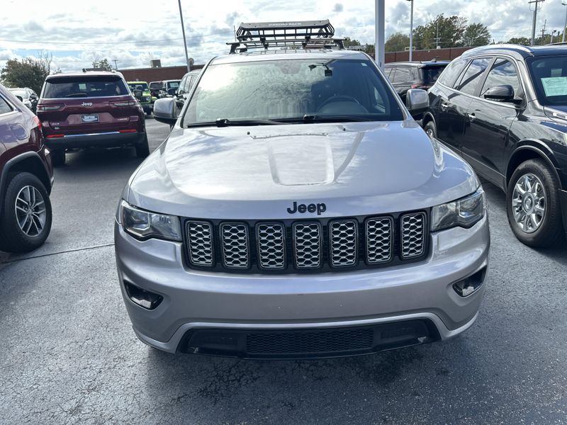 Used 2018 Jeep Grand Cherokee AltitudeImage 2