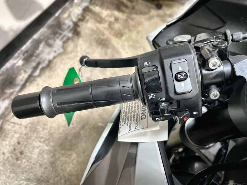New 2025 Kawasaki NINJA ZX-6R ABS Image 12