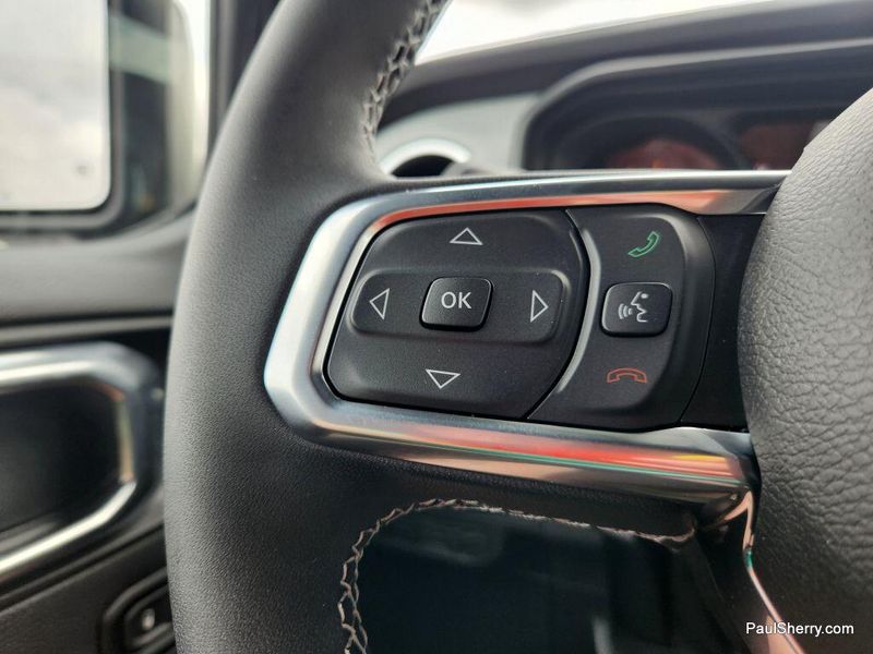 New 2025 Jeep Wrangler 4-door SaharaImage 33