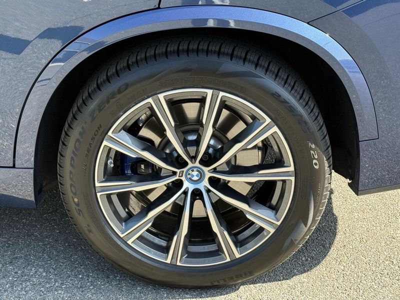 2022 BMW X5 xDrive45eImage 17
