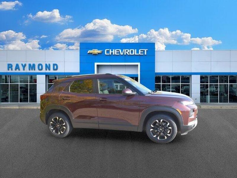 Used 2023 Chevrolet TrailBlazer LTImage 2
