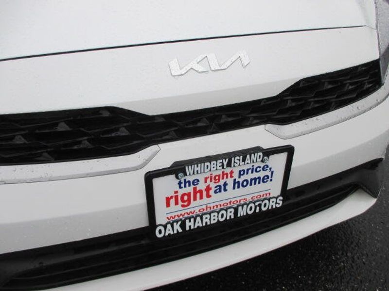 Used 2024 Kia Forte LXSImage 3