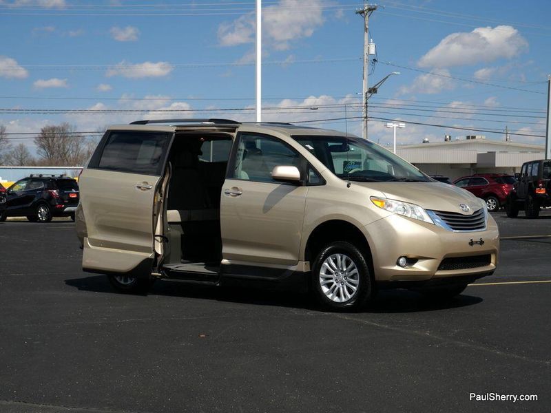 2014 Toyota Sienna XLEImage 20