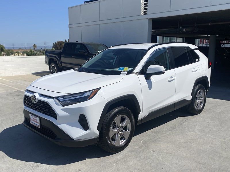 2022 Toyota RAV4 XLEImage 8