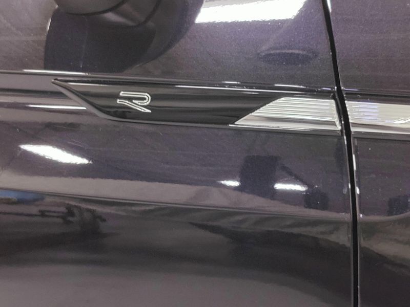 Used 2024 Volkswagen Tiguan AWD SEL R-Line w/Sunroof/navImage 4
