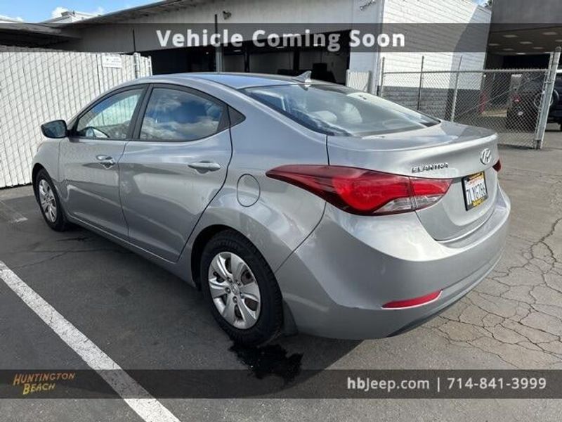 2016 Hyundai Elantra SEImage 7