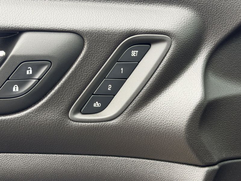 Used 2023 GMC Acadia DenaliImage 17