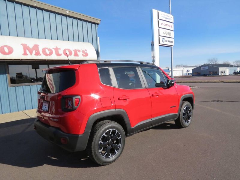 2023 Jeep Renegade Trailhawk 4x4 4dr SUVImage 2