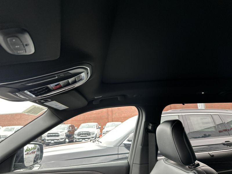 New 2025 Jeep Grand Cherokee L Limited 4x4Image 30