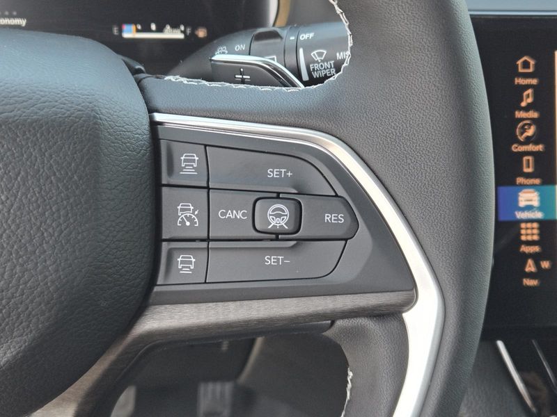 New 2026 Jeep Grand Cherokee Laredo Altitude 4x2