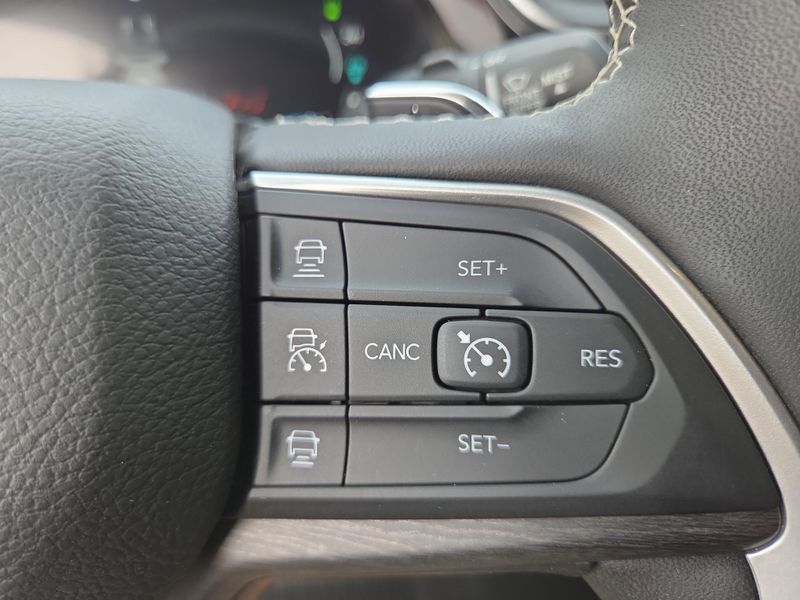 2023 Jeep Grand Cherokee Base photo 30