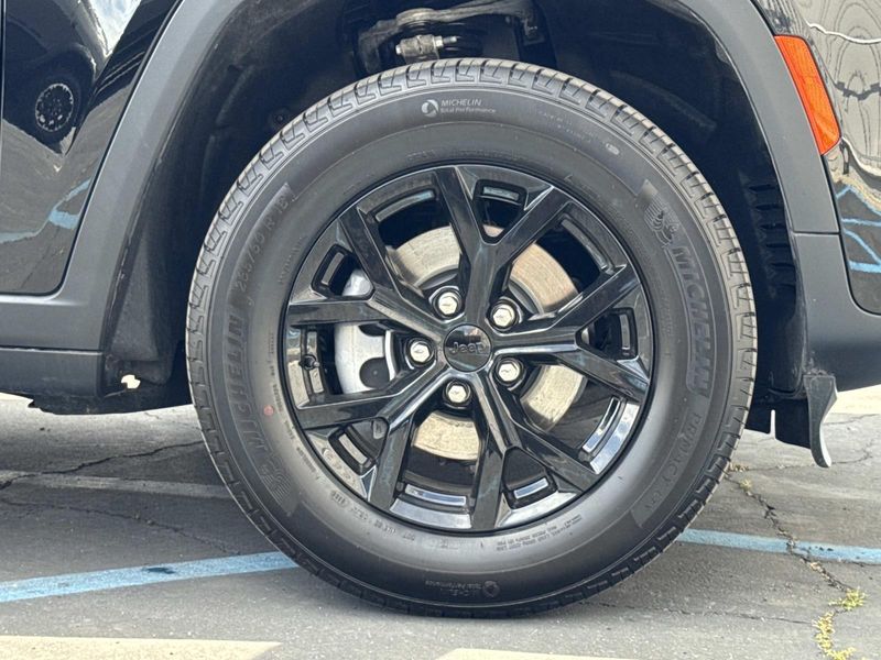 New 2026 Jeep Grand Cherokee Laredo Altitude 4x4