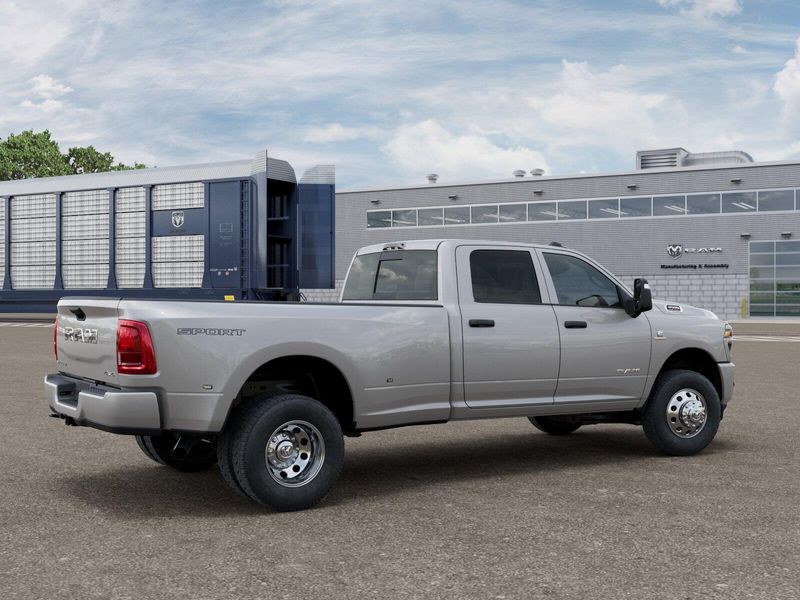 New 2027 RAM 3500 Big HornImage 4