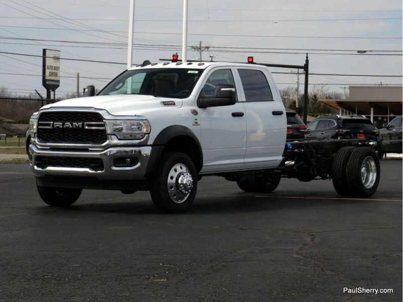 2024 RAM 5500 Tradesman Chassis Crew Cab 4x4 84
