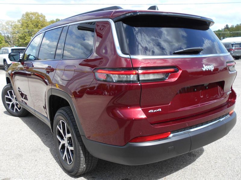 2025 Jeep Grand Cherokee L Limited 4x4Image 3