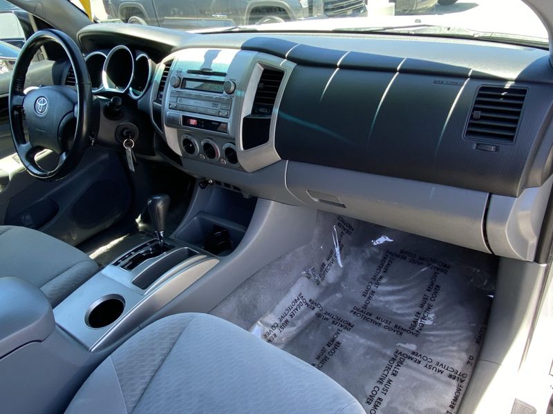 Used 2009 Toyota Tacoma PreRunnerImage 9