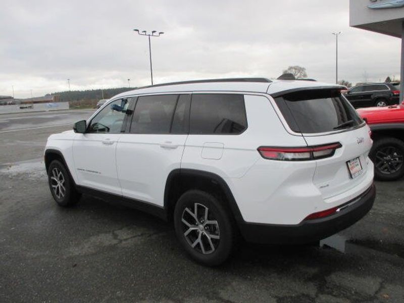 Used 2024 Jeep Grand Cherokee L LimitedImage 13