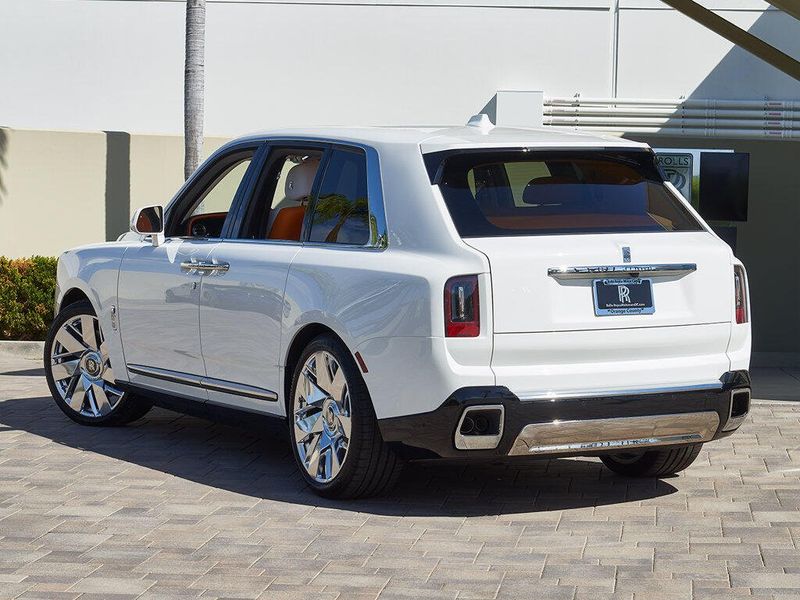 New 2027 Rolls-Royce Cullinan Image 9