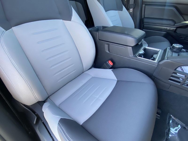 2025 Toyota Tacoma TRD Off Road HybridImage 10