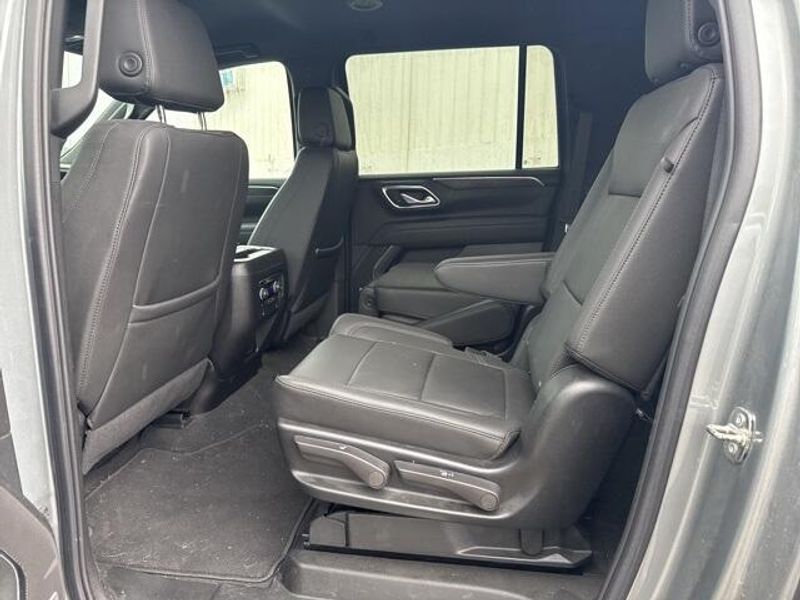 2024 Chevrolet Suburban Z71 photo 8
