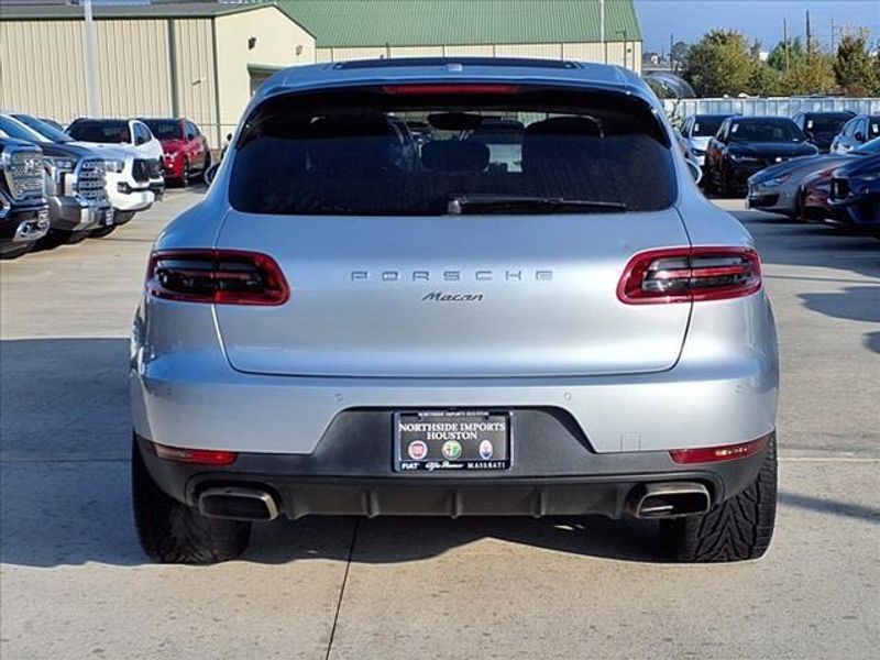 2018 Porsche Macan BaseImage 14