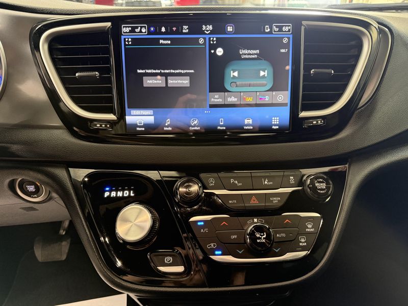 Used 2026 Chrysler Pacifica SelectImage 21