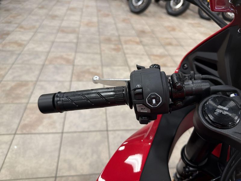 New 2026 Honda CBR650R E-CLUTCH Image 22