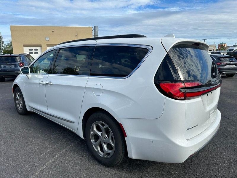 2022 Chrysler Pacifica LimitedImage 16