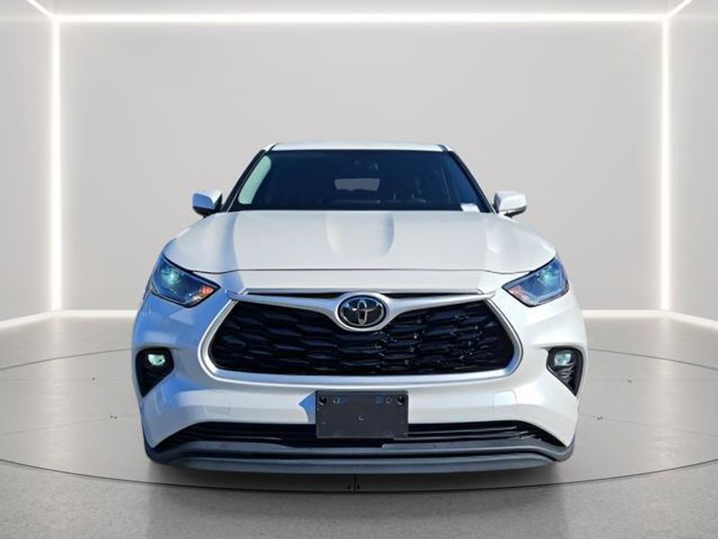 Used 2021 Toyota Highlander LE