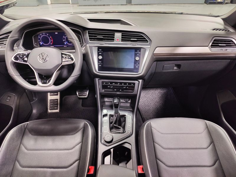 Used 2024 Volkswagen Tiguan AWD SEL R-Line w/Sunroof/NavImage 21