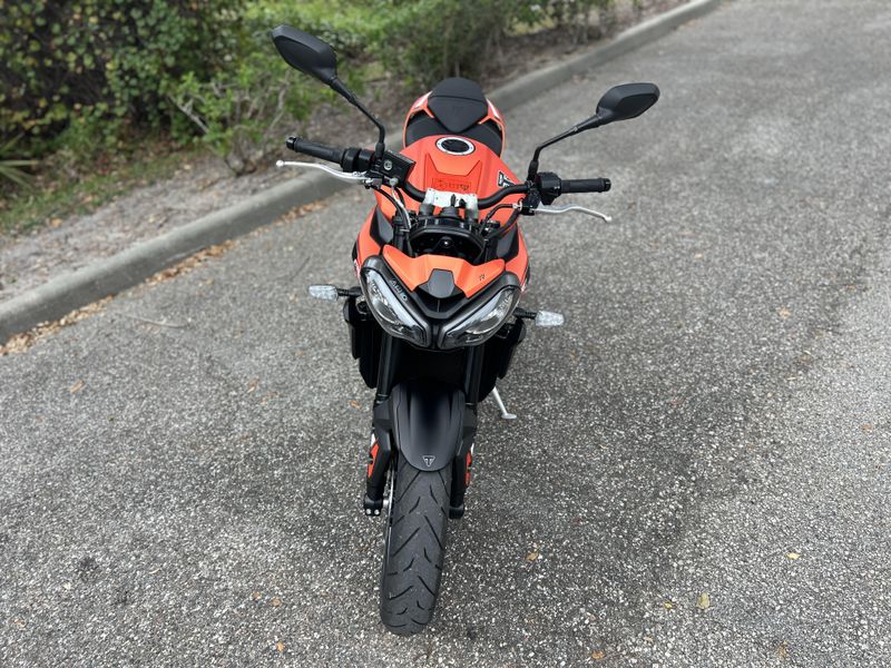 2025 Triumph Street Triple 765 R