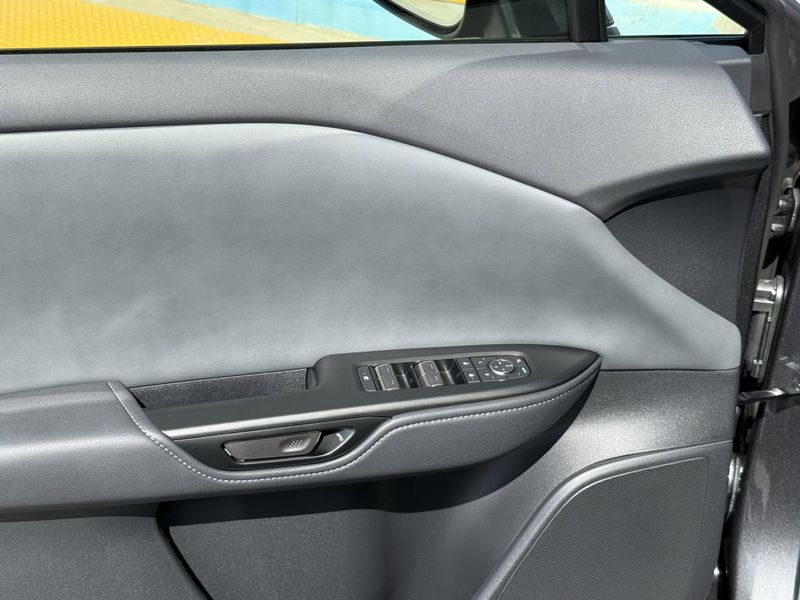 New 2026 Lexus RZ 350eImage 17