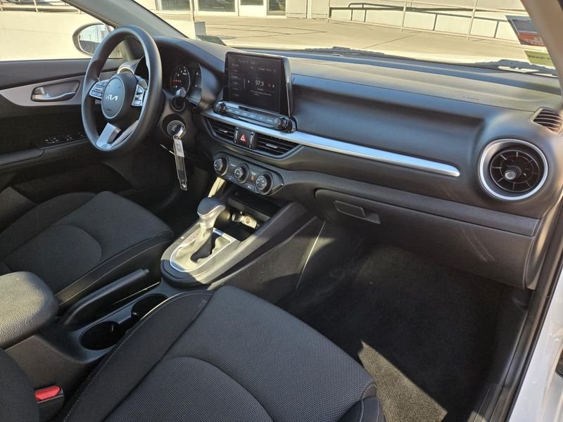 Used 2024 Kia Forte LXS IVT