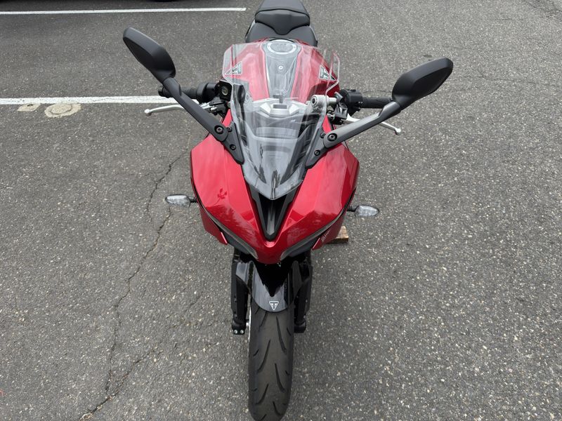 2025 Triumph Daytona 660 - CARNIVAL RED - SAPPHIRE BLACK  