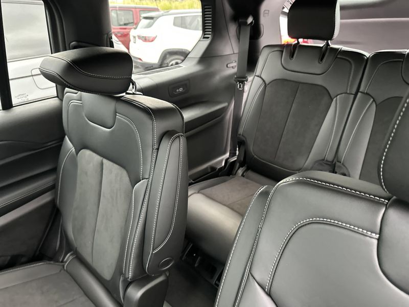 New 2025 Jeep Grand Cherokee L Altitude X 4x4Image 15